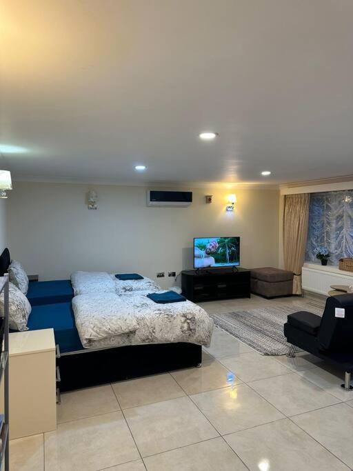 Studio Flat Gants Hill With Free Parking Redbridge Εξωτερικό φωτογραφία