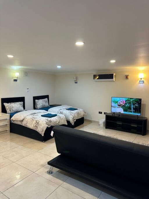 Studio Flat Gants Hill With Free Parking Redbridge Εξωτερικό φωτογραφία